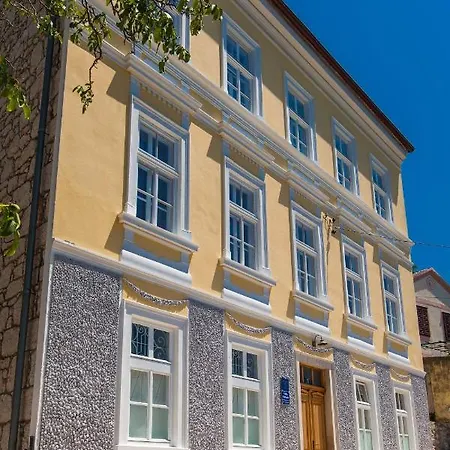 Vilă Ursula Grižane